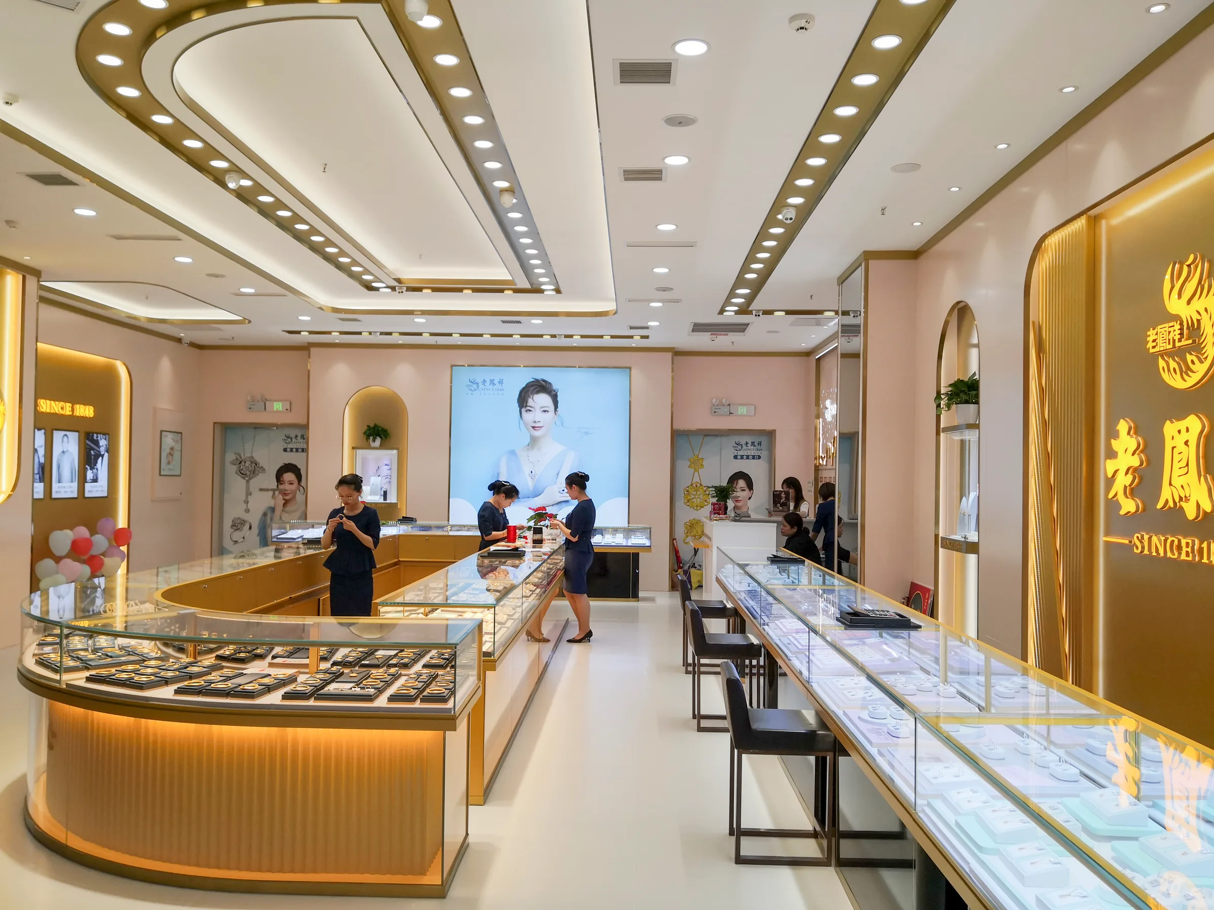 Lao Feng Xiang Gold — project photo 4 of 25
